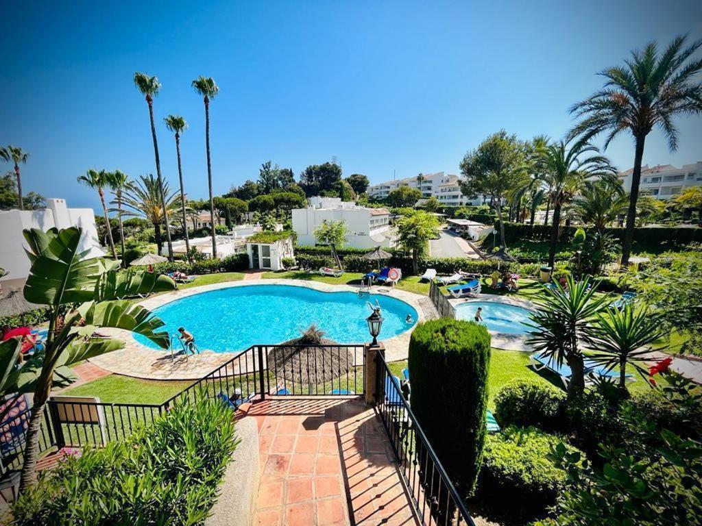 With Beautiful Views In Riviera Del Sol
