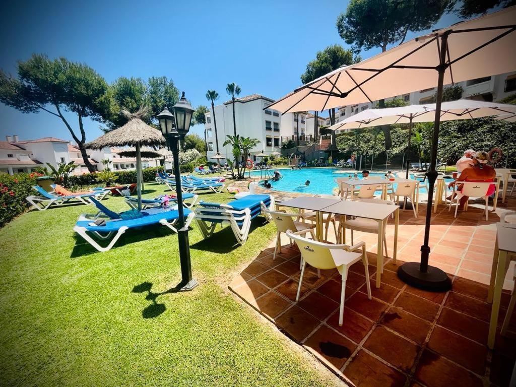 With Beautiful Views In Riviera Del Sol *