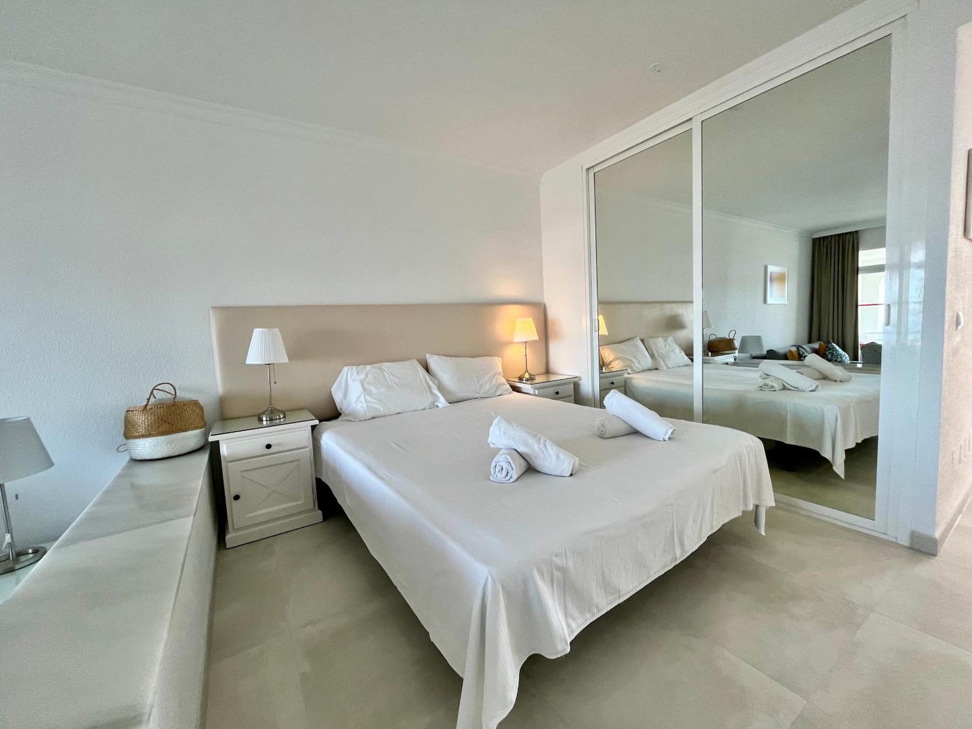 With Beautiful Views In Riviera Del Sol